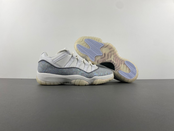 Air Jordan 11 HQ7000-001