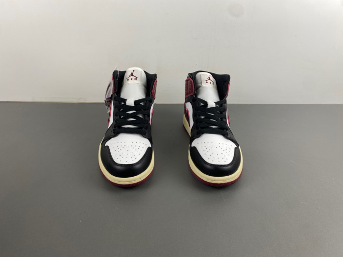 air jordan 1 mid wmns “bordeaux” fq7818-101