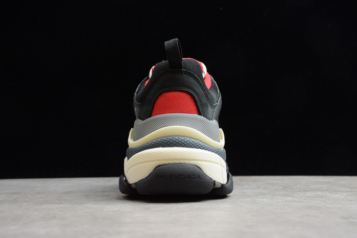 Ba*len*cia*ga triple s w09o5 9032