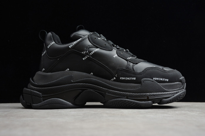 Ba*len*cia*ga triple s triple black tt2591