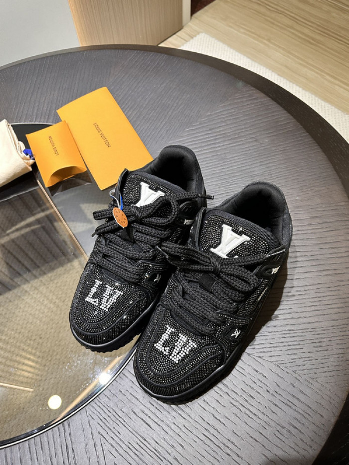 l0vt maxx sneakers