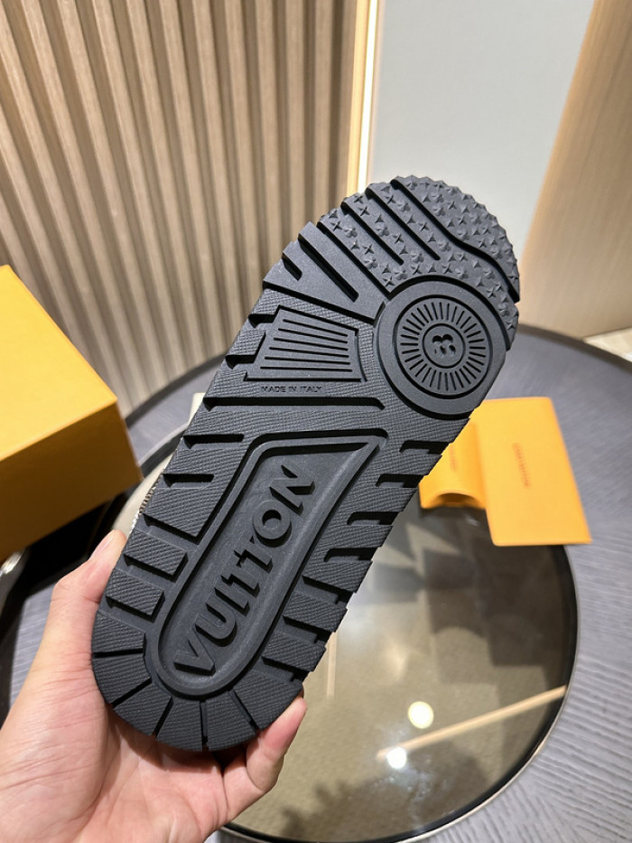 l0vt maxx sneakers