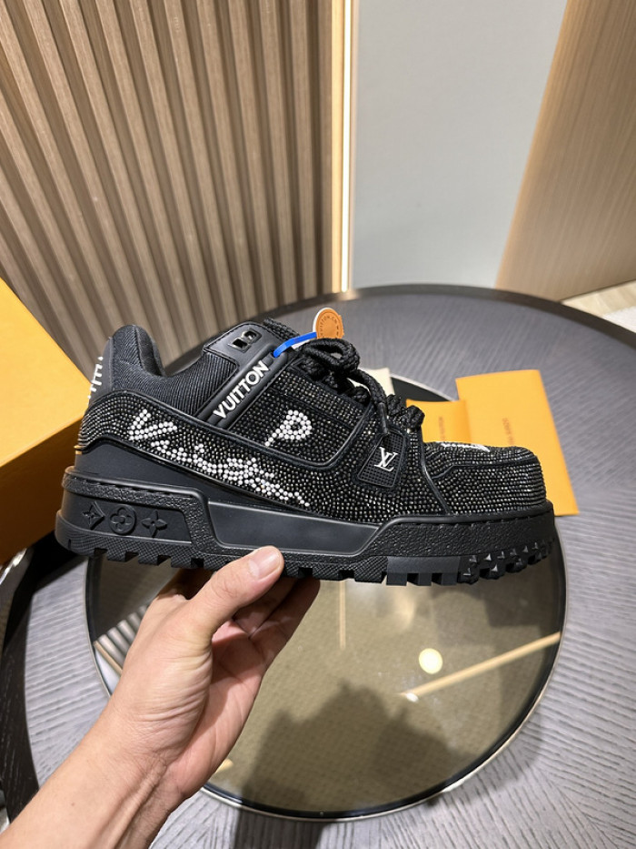 l0vt maxx sneakers