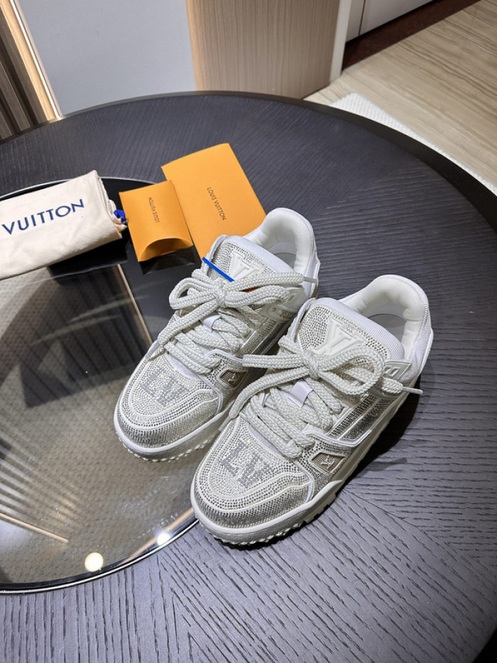 l0vt maxx sneakers