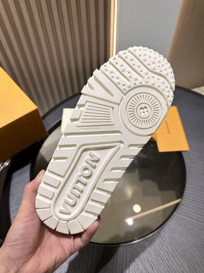 l0vt maxx sneakers