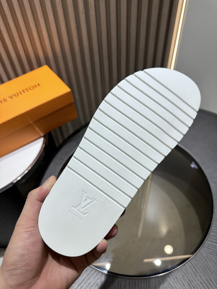 L0VT SANDALS