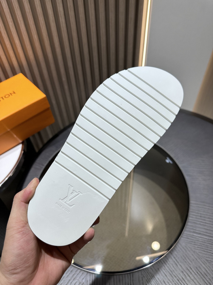 L0VT SANDALS