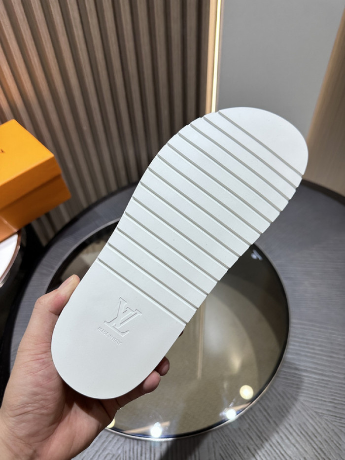 L0VT SANDALS