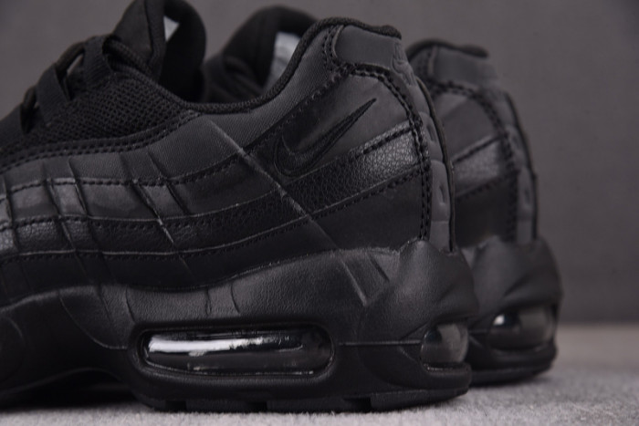 nk air max 95 recraft triple black cj3906-001