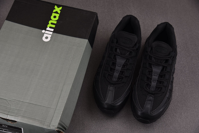 nk air max 95 recraft triple black cj3906-001