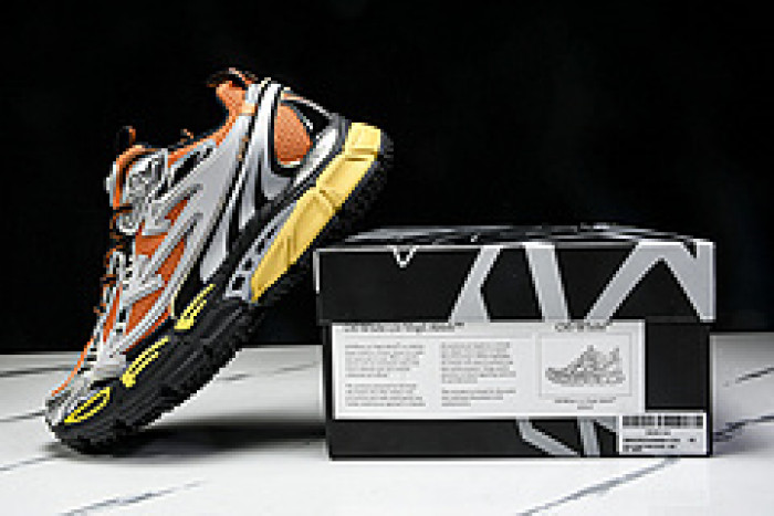 Off-White c/o Virgil Abloh