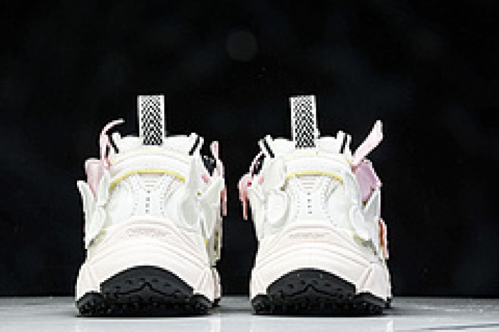 Off-White c/o Virgil Abloh