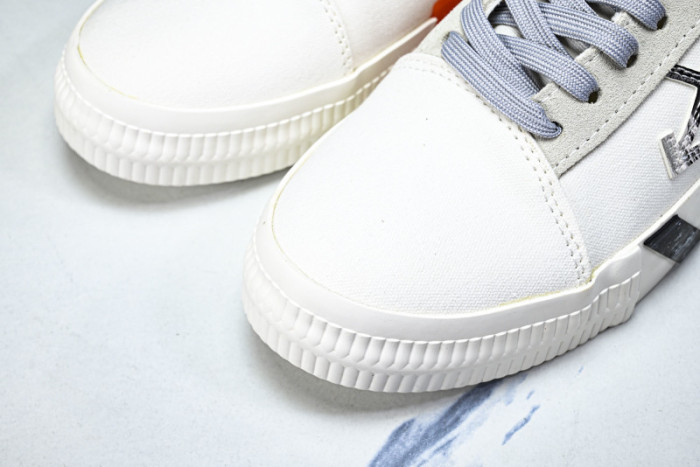 Off-White c/o Virgil Abloh