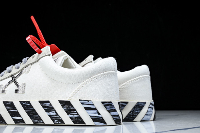 Off-White c/o Virgil Abloh