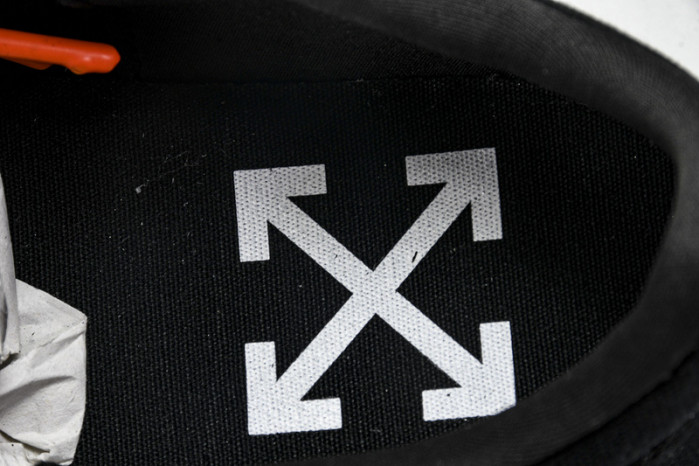 Off-White c/o Virgil Abloh