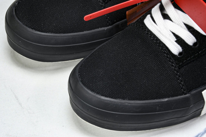 Off-White c/o Virgil Abloh