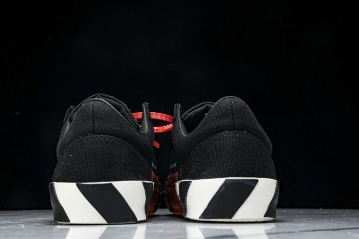 Off-White c/o Virgil Abloh