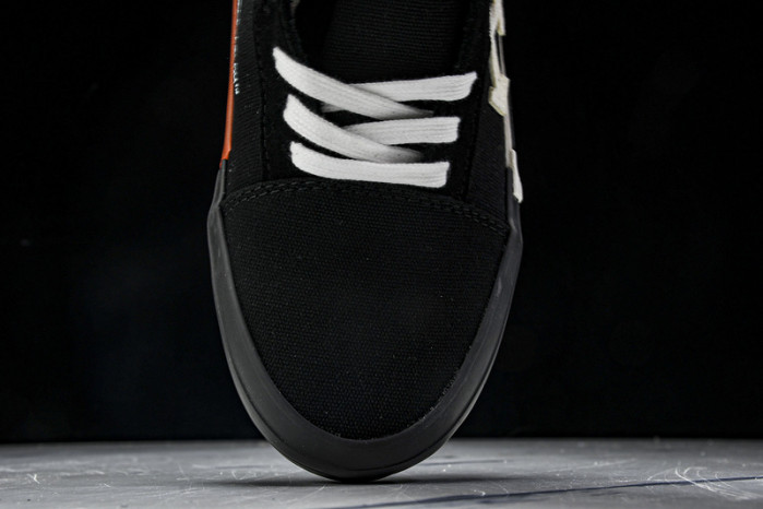 Off-White c/o Virgil Abloh