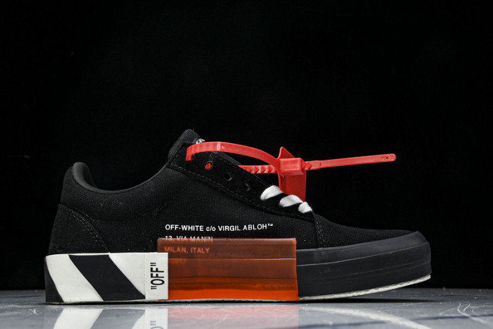 Off-White c/o Virgil Abloh