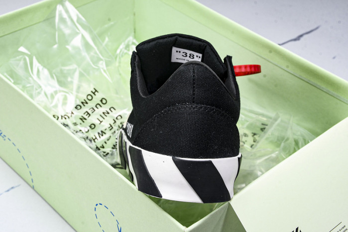 Off-White c/o Virgil Abloh