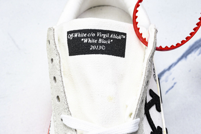Off-White c/o Virgil Abloh
