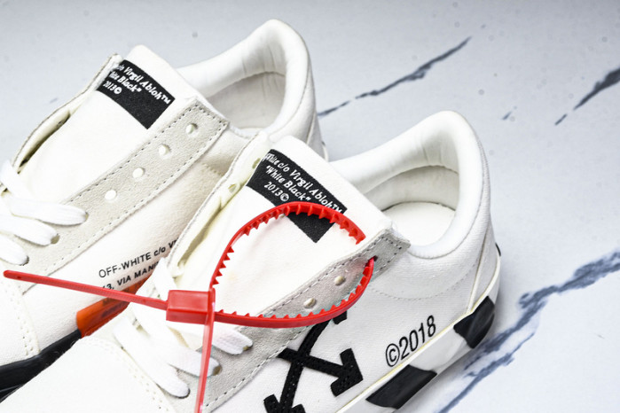 Off-White c/o Virgil Abloh
