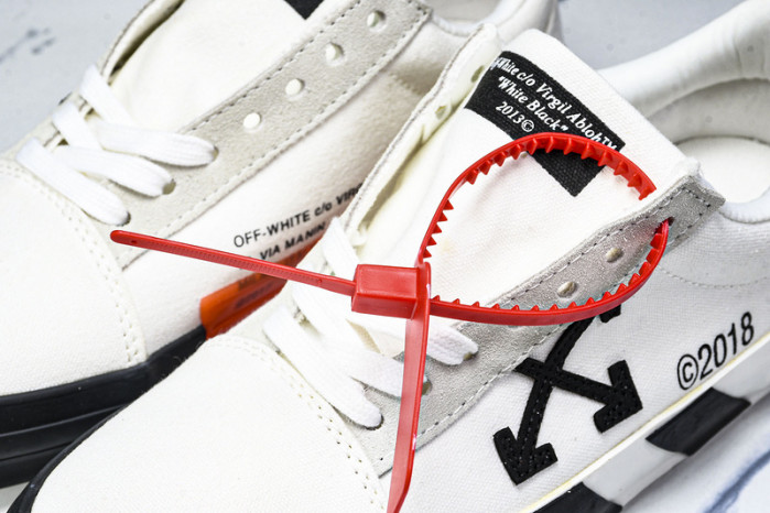 Off-White c/o Virgil Abloh