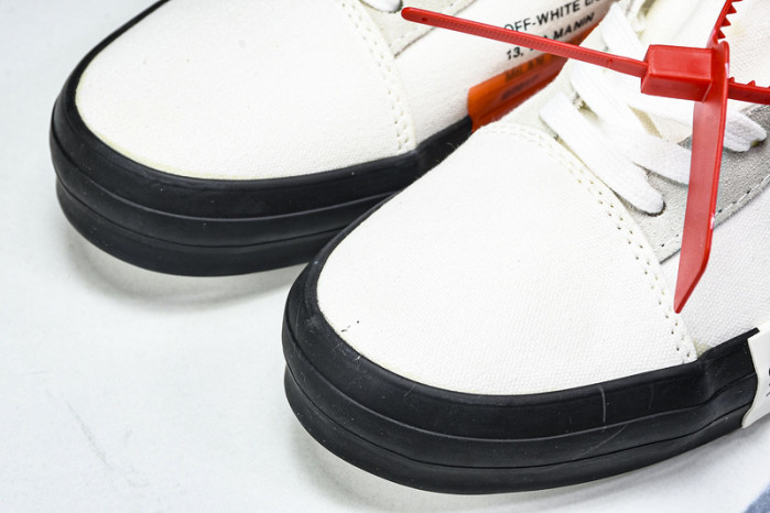 Off-White c/o Virgil Abloh