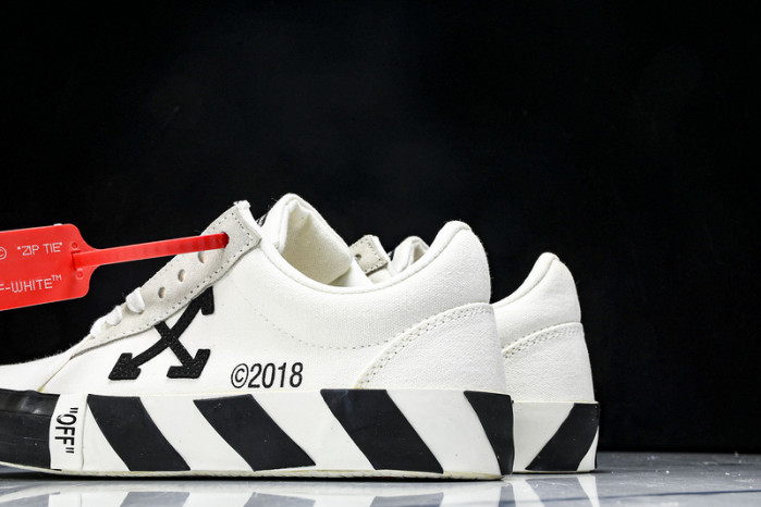 Off-White c/o Virgil Abloh