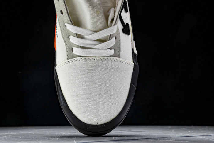 Off-White c/o Virgil Abloh