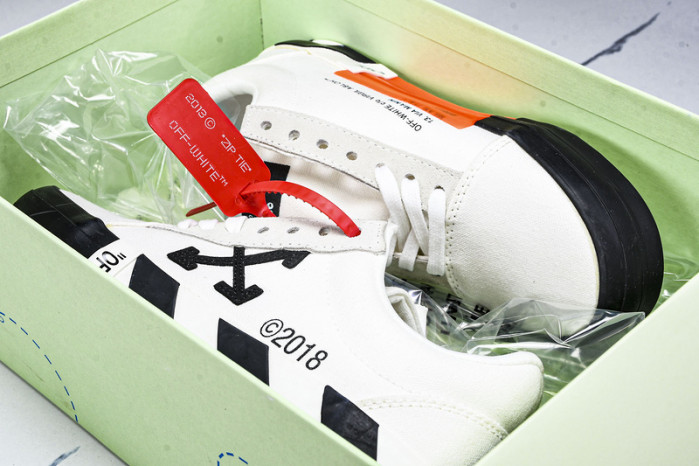 Off-White c/o Virgil Abloh