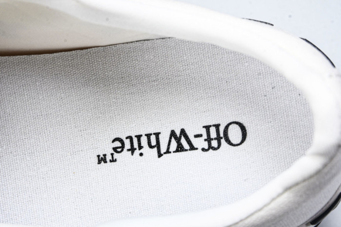 Off-White c/o Virgil Abloh