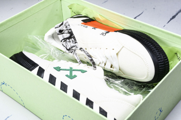 Off-White c/o Virgil Abloh