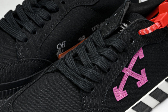 Off-White c/o Virgil Abloh
