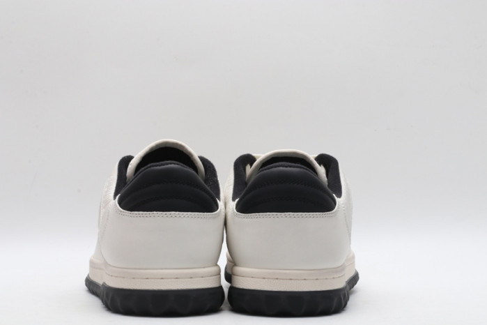 G*u*i SNEAKER G147