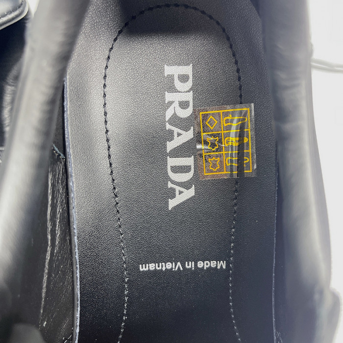 pra*a sneaker p033