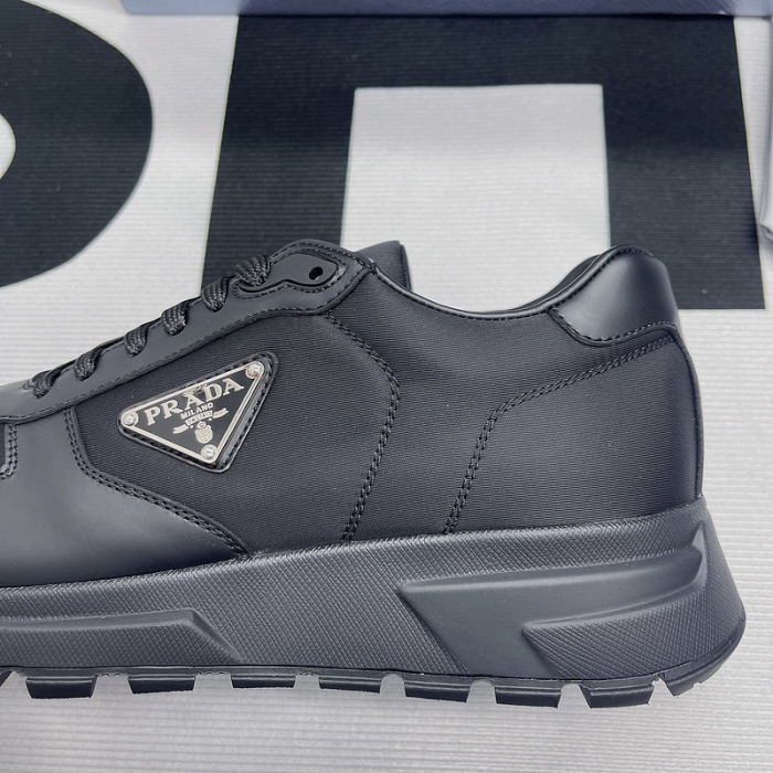 pra*a sneaker p033