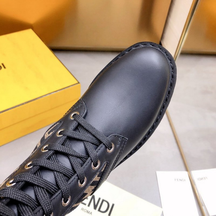 F**di ANKLE BOOTS F002