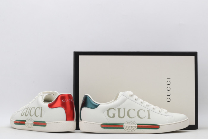 G*u*i ACE EMBROIDERED LOW-TOP SNEAKER E2302