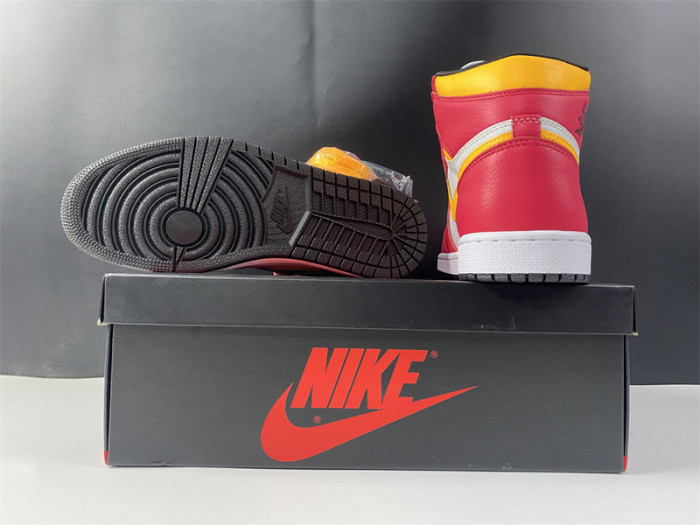 air jordan 1 high og“light fusion red” 555088-603