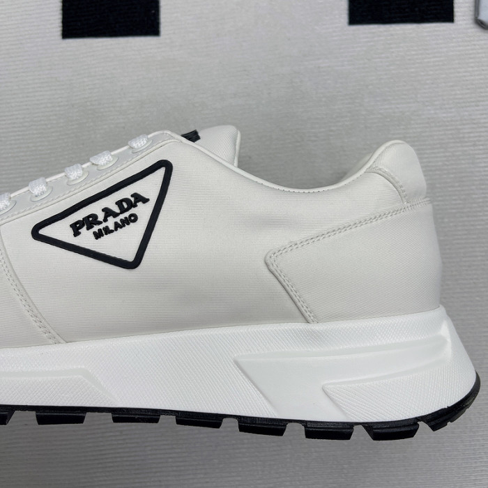 pra*a sneaker p037