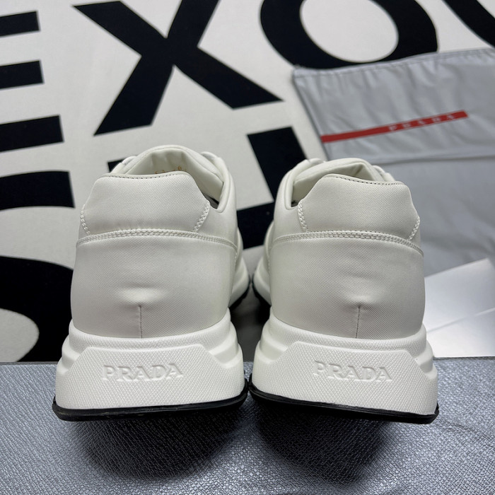pra*a sneaker p037
