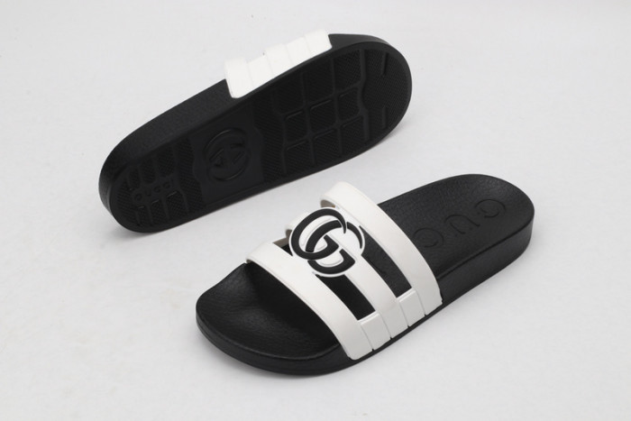 G*u*i SLIDES G084