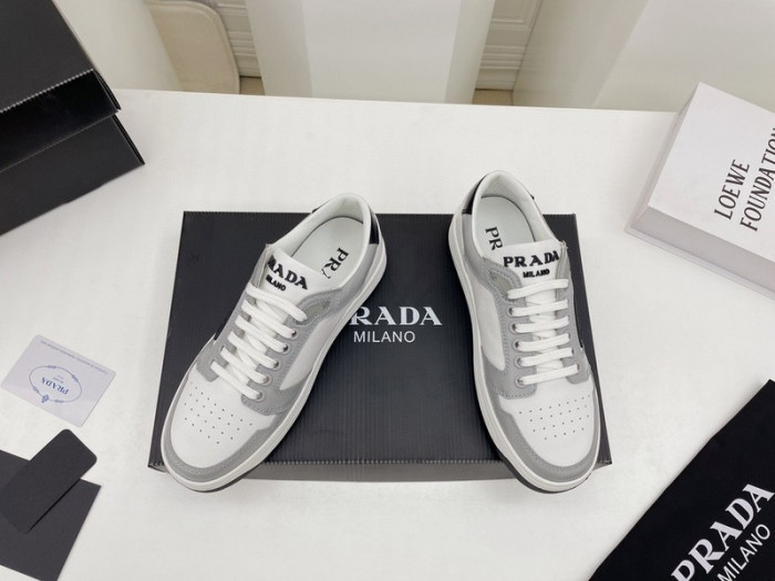 pra*a sneaker p017