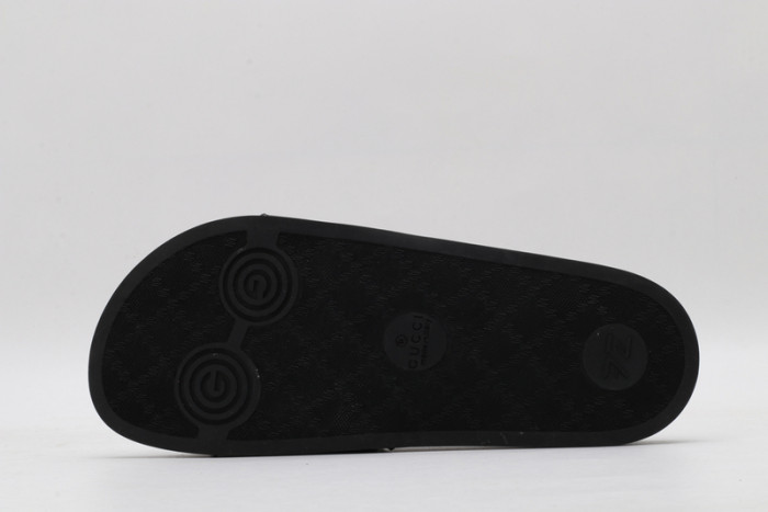 G*u*i SLIDES G068