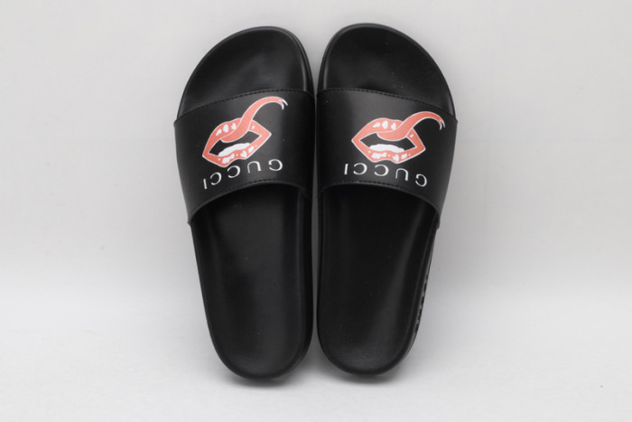 G*u*i SLIDES G068