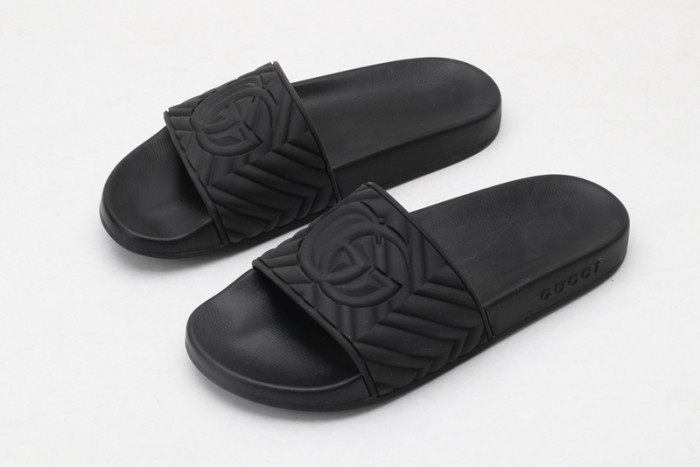 G*u*i SLIDES G065