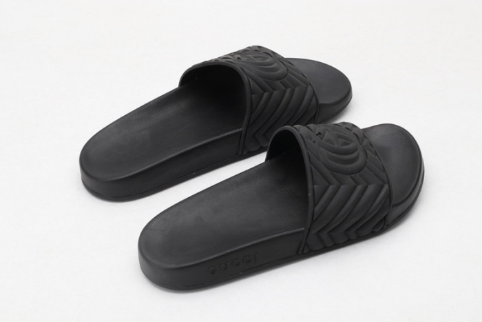 G*u*i SLIDES G065