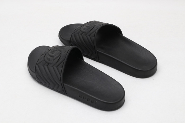 G*u*i SLIDES G065