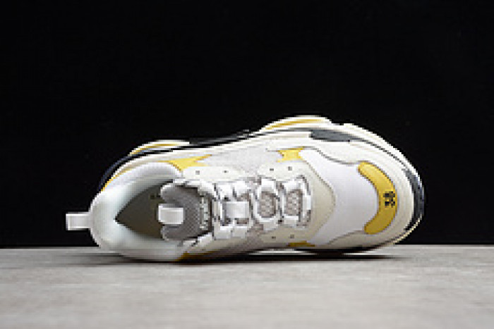 Ba*len*cia*ga triple s w09o5 9025
